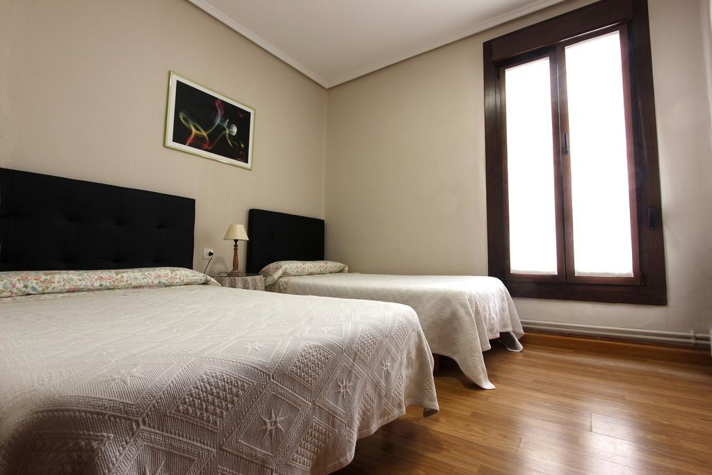 Pension Loinaz San Sebastian Room photo